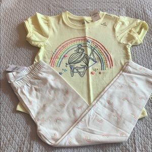 Brand new! Gap 2 piece legging & tee, size 4